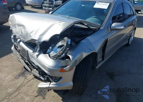 2006 Mercedes-Benz C 230 Sport z USA, uszkodzony, nr VIN WDBRF52H76A867404